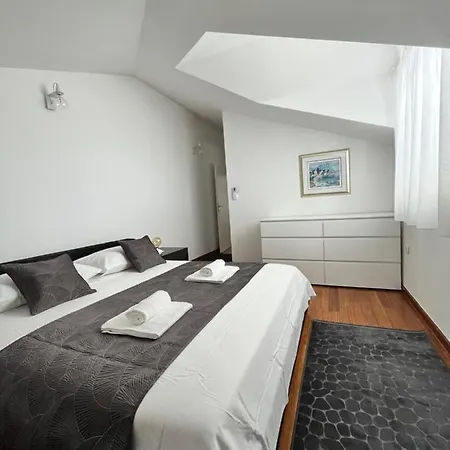 Apartman Sky - Beautiful Rooftop With Shared Pool *