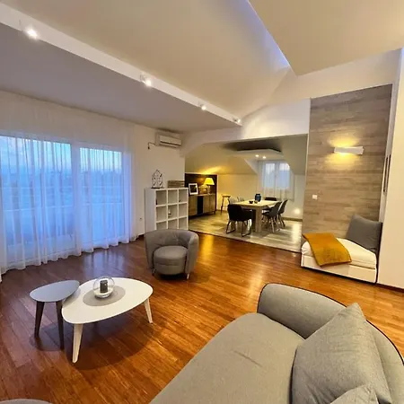 Apartman Sky - Beautiful Rooftop With Shared Pool Split