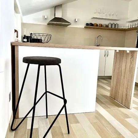 Sky - Beautiful Rooftop With Shared Pool Split