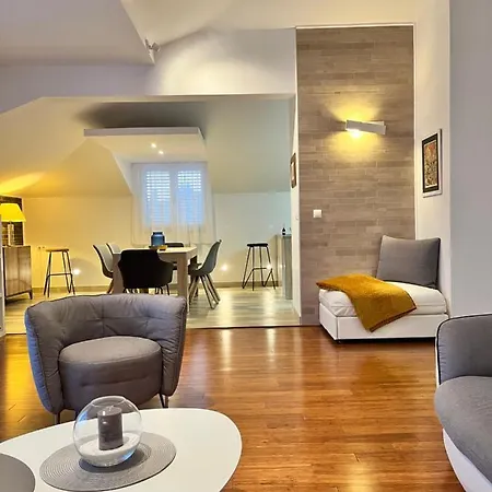 Appartement Sky - Beautiful Rooftop With Shared Pool Split