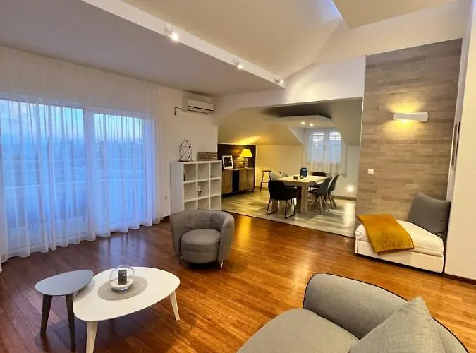 Apartmán Sky - Beautiful Rooftop With Shared Pool Split